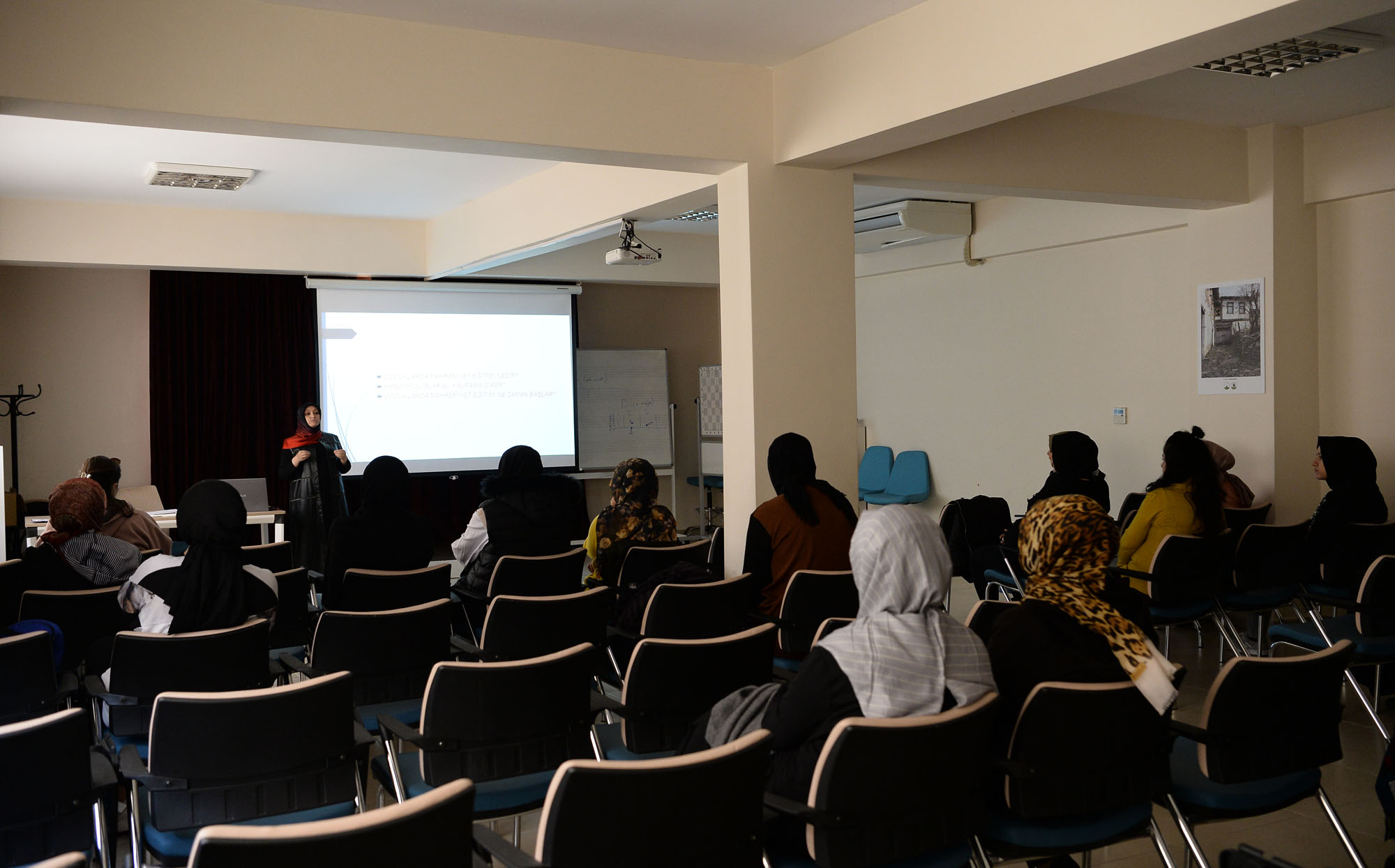 ‘Anneler Seminere, Çocuklar Atölyeye’