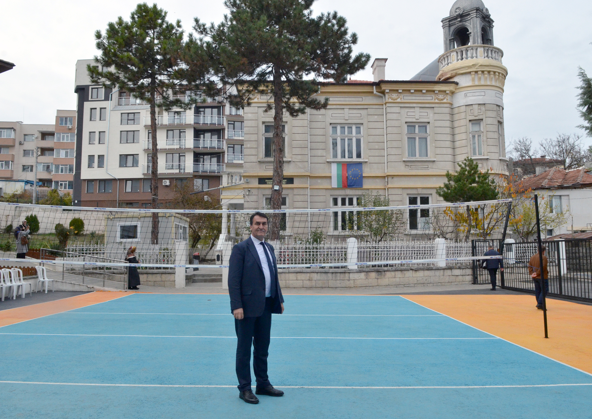 Osmangazi’den 100 yıllık okula tarihi hizmet