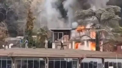 İstanbul Boğazı’nı dumanlar kapladı! Anadolu Hisarında korkunç yangın