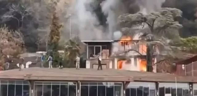 İstanbul Boğazı’nı dumanlar kapladı! Anadolu Hisarında korkunç yangın