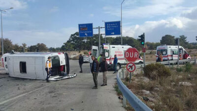 Yolcu minibüsü ile otomobil çarpıştı! 6 kişi yaralandı