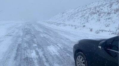 Kar kalınlığı 15 santimetreye ulaştı! Her yer beyaza büründü… Çile başladı