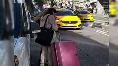 1 saatlik çile! Bavullu 2 kadını hiçbir taksici almadı