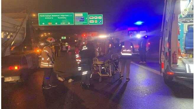 TEM’de şakalaşırken motosikletten düştüler