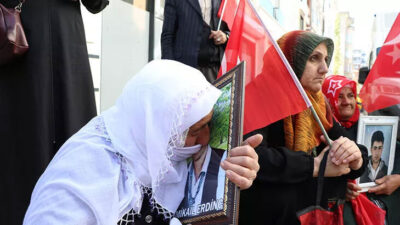 Van’da evlat nöbetindeki anne: Özgürlük burada var, dağlarda ve mağaralarda yok