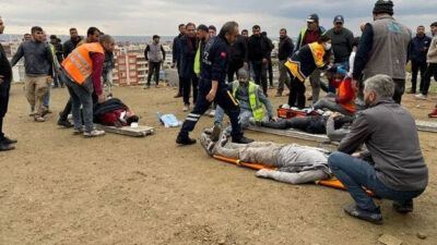 Batman’da cami inşaatının iskelesi çöktü: 2’si ağır 14 yaralı