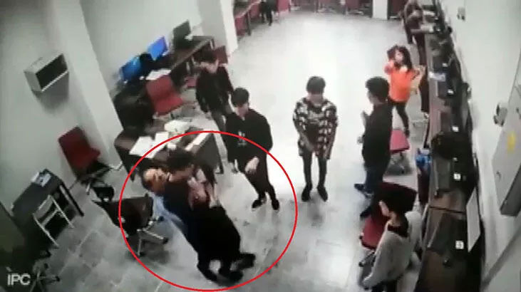 Boğazına şeker kaçan öğrencisini ‘Heimlich manevrası’ ile kurtardı