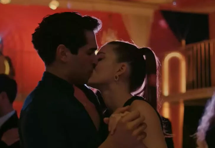 Yalı Çapkını dizisindeki sahneler tepki çekti… “Kız kardeşimin kocasını dudağından mı öpmüş oluyorum?”