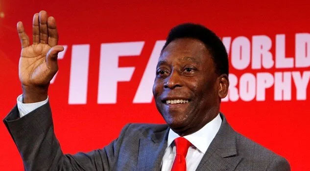 Pele hastaneye kaldırıldı Pele hastaneye kaldırıldı