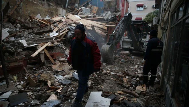 AFAD’dan artçıların sürdüğü Düzce’deki vatandaşlara uyarı AFAD’dan artçıların sürdüğü Düzce’deki vatandaşlara uyarı