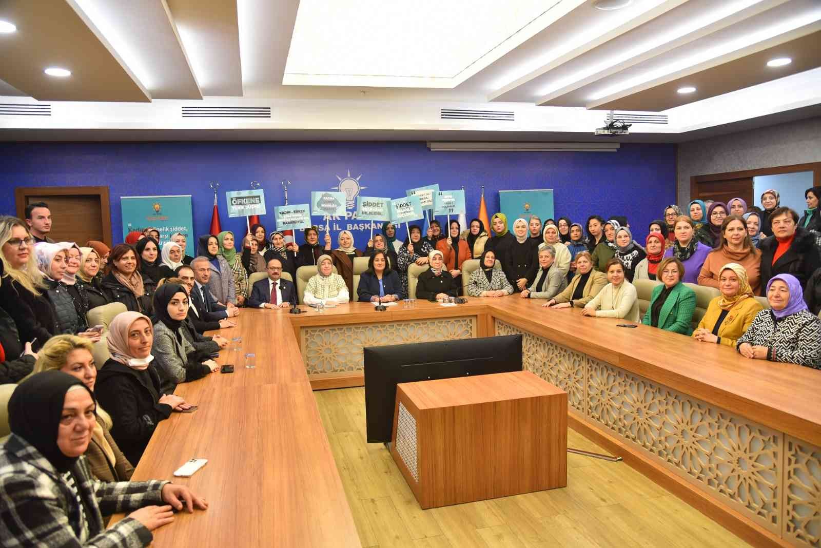 AK kadınlar; ‘Kadına yönelik şiddetle mücadele etmekte kararlıyız’