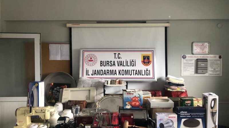 Bursa’da bir evden hırsızlık yapan zanlı, jandarma ekipleri tarafından kıskıvrak
