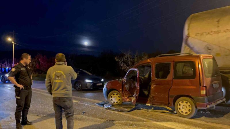 Bursa’da işçi servisi kaza yaptı! Yaralılar var Bursa’da işçi taşıyan servis minibüsü ile kamyonetteki kaza yaptı. Kazada,