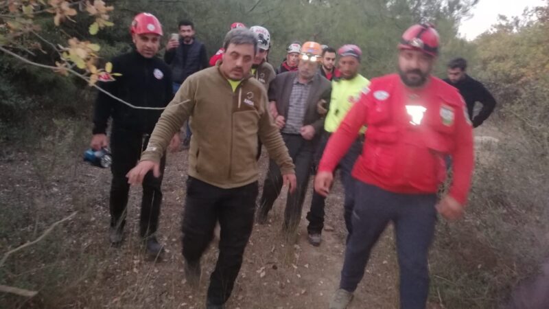 Bursa’da kaybolan Alzheimer hastası AFAD tarafından bulundu Bursa’da 3 gündür kayıp olan 63 yaşındaki Alzheimer hastası Zekeriya
