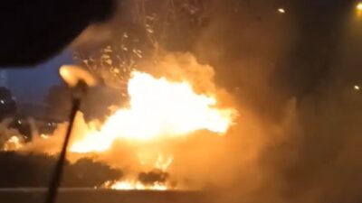 Bursa’da otomobil alev alev yandı, alevler ağaca ve otluk alana sıçradı