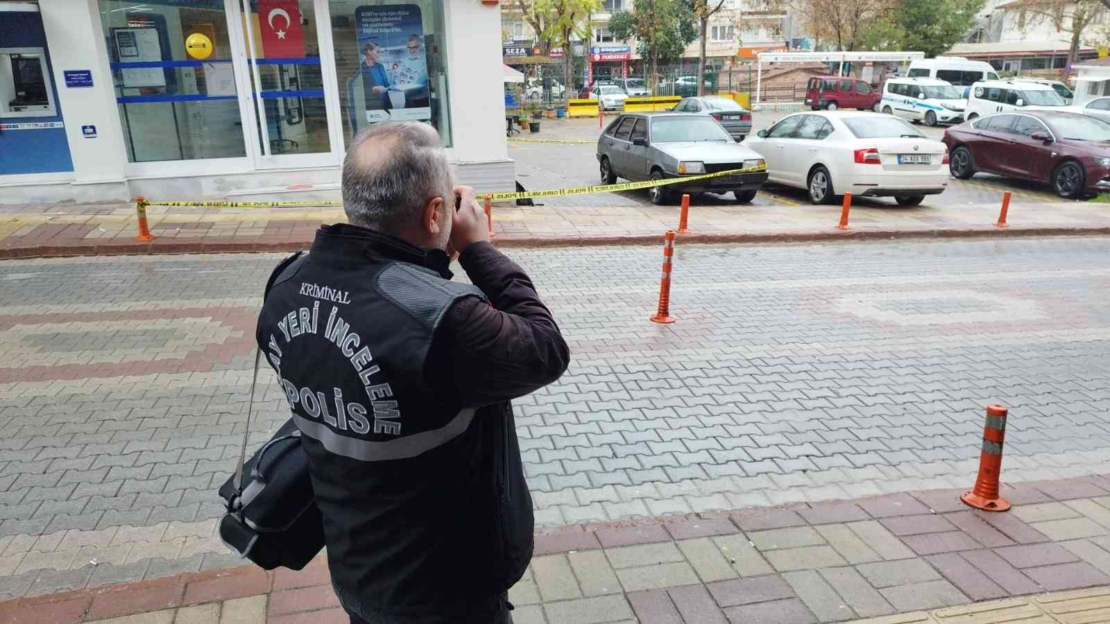 Bursa’da şüpheli çanta, ekipleri harekete geçirdi Bursa’da şüpheli çanta, ekipleri harekete geçirdi