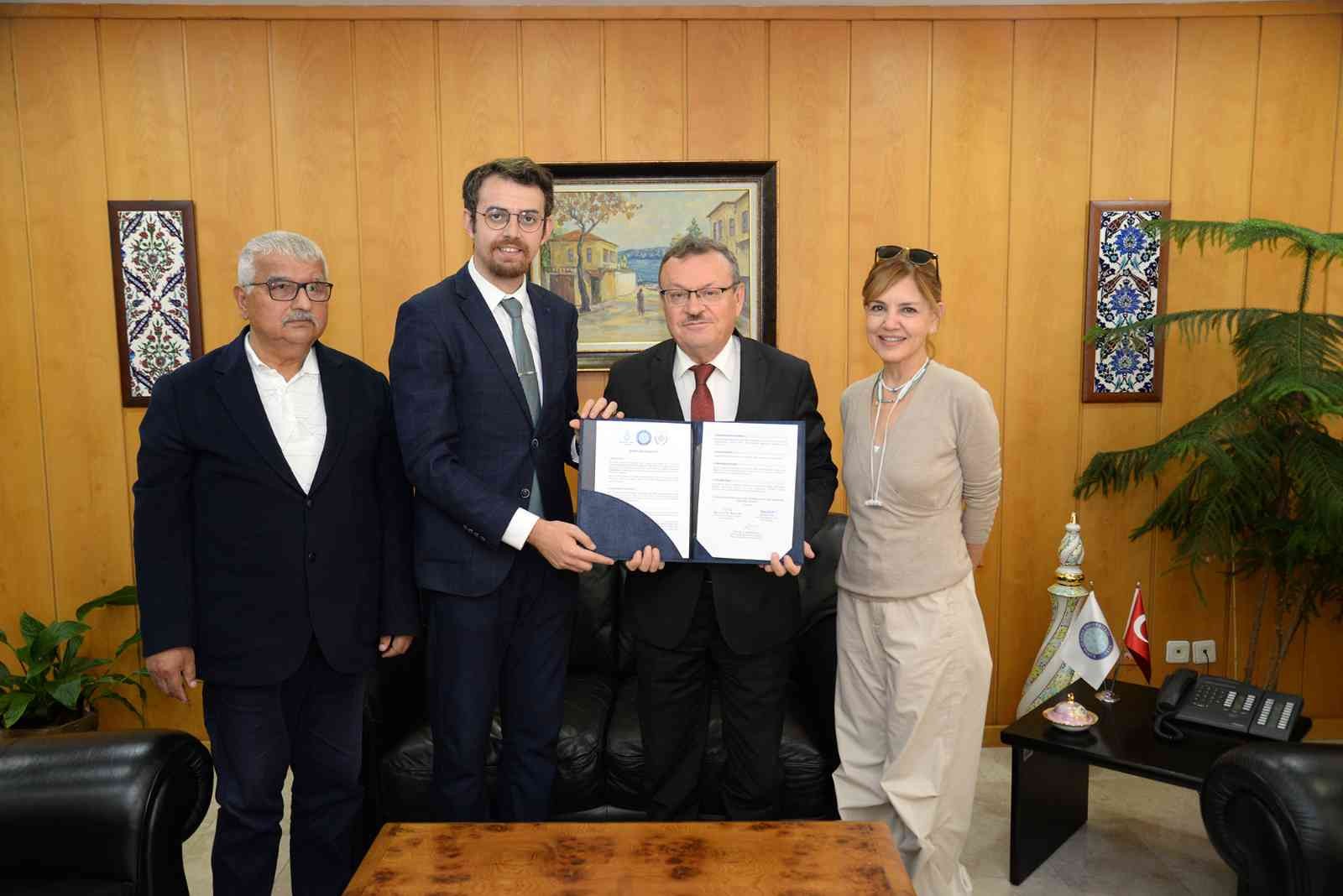 Bursa’da tıp öğrencilerine yeni burs desteği Bursa’da tıp öğrencilerine yeni burs desteği