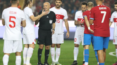 FIFA kokartlı hakem Cüneyt Çakır, Türkiye ile Çekya arasında oynanan