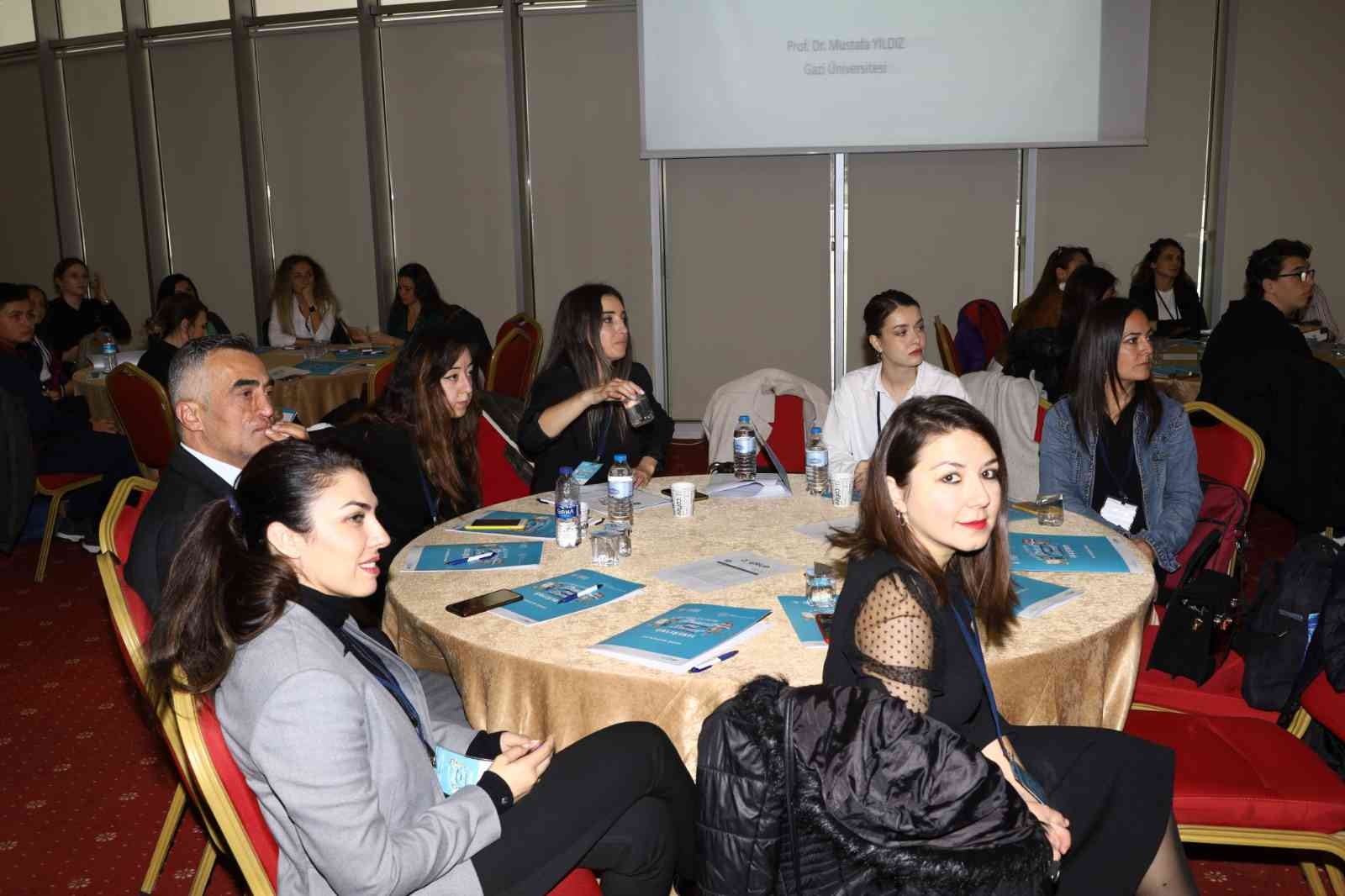 Çocukları sanata yönlendiren çalıştay Çocukları sanata yönlendiren çalıştay