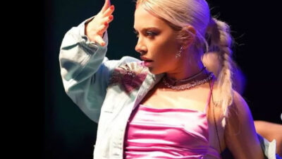 Ece Seçkin’den sere serpe poz!