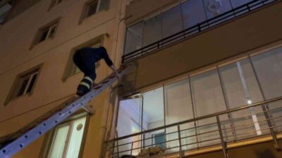 Bursa’da dolabın altında kaldı, itfaiye merdivenle balkondan girip kurtardı