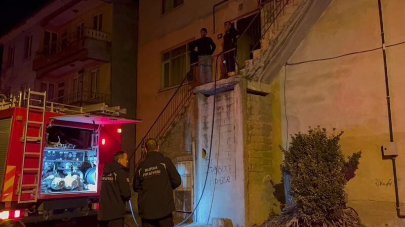 Bursa’da yangın paniği Bursa’nın İznik ilçesinde elektrikli battaniyeden yangın çıktı. Paniğe neden olan