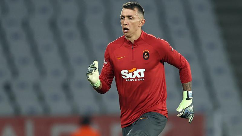 Muslera’nın Beşiktaş derbisi karnesi Muslera’nın Beşiktaş derbisi karnesi