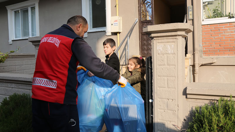 Gürsu Belediyesi, çocuklara, geri dönüştürülebilir atıkların toplanması konusunda duyarlılık kazandırmak