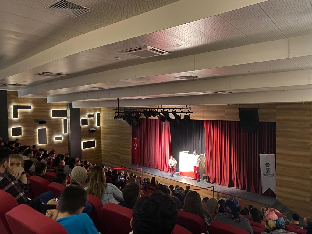 Gürsu Kültür Merkezi’nde çocuklar tiyatro ile buluştu