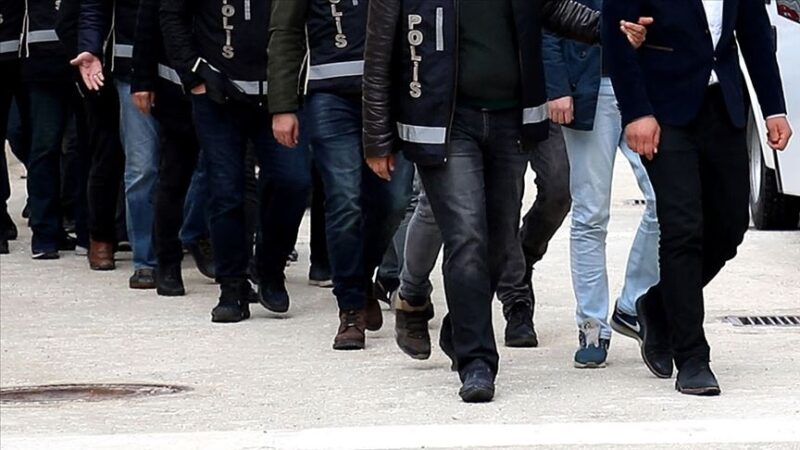 Bursa merkezli hırsızlık operasyonunda, evlerden para ve ziynet eşyaları çaldıkları
