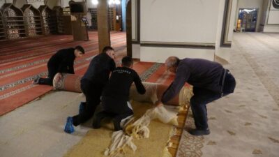 Ulucami’nin halıları iş dünyasının katkılarıyla Has Halı tarafından değiştirildi