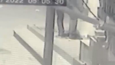 Her gün binlerce kişinin su içtiği tarihi çeşmenin musluklarını çaldılar