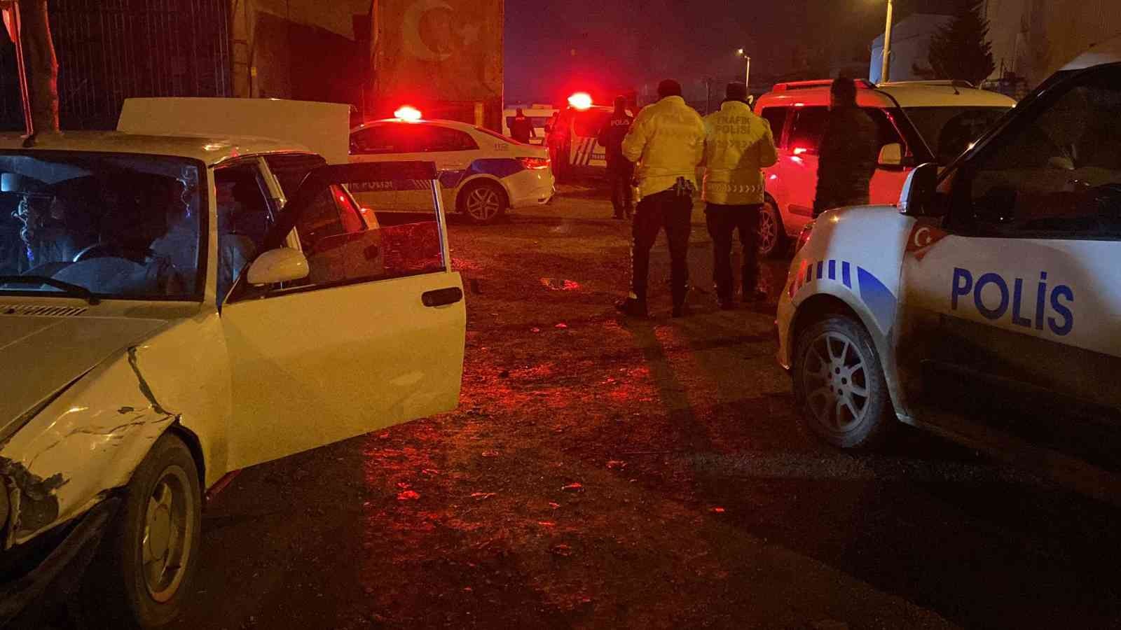 Bursa’da inşaattan demir çalan hırsızlar aracı bırakıp kaçtı