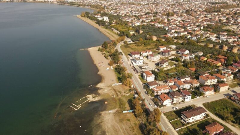 İznik Gölü’nde endişelendiren görüntü Türkiye’nin 5. büyük gölü olan İznik Gölü’nde son yıllarda başta