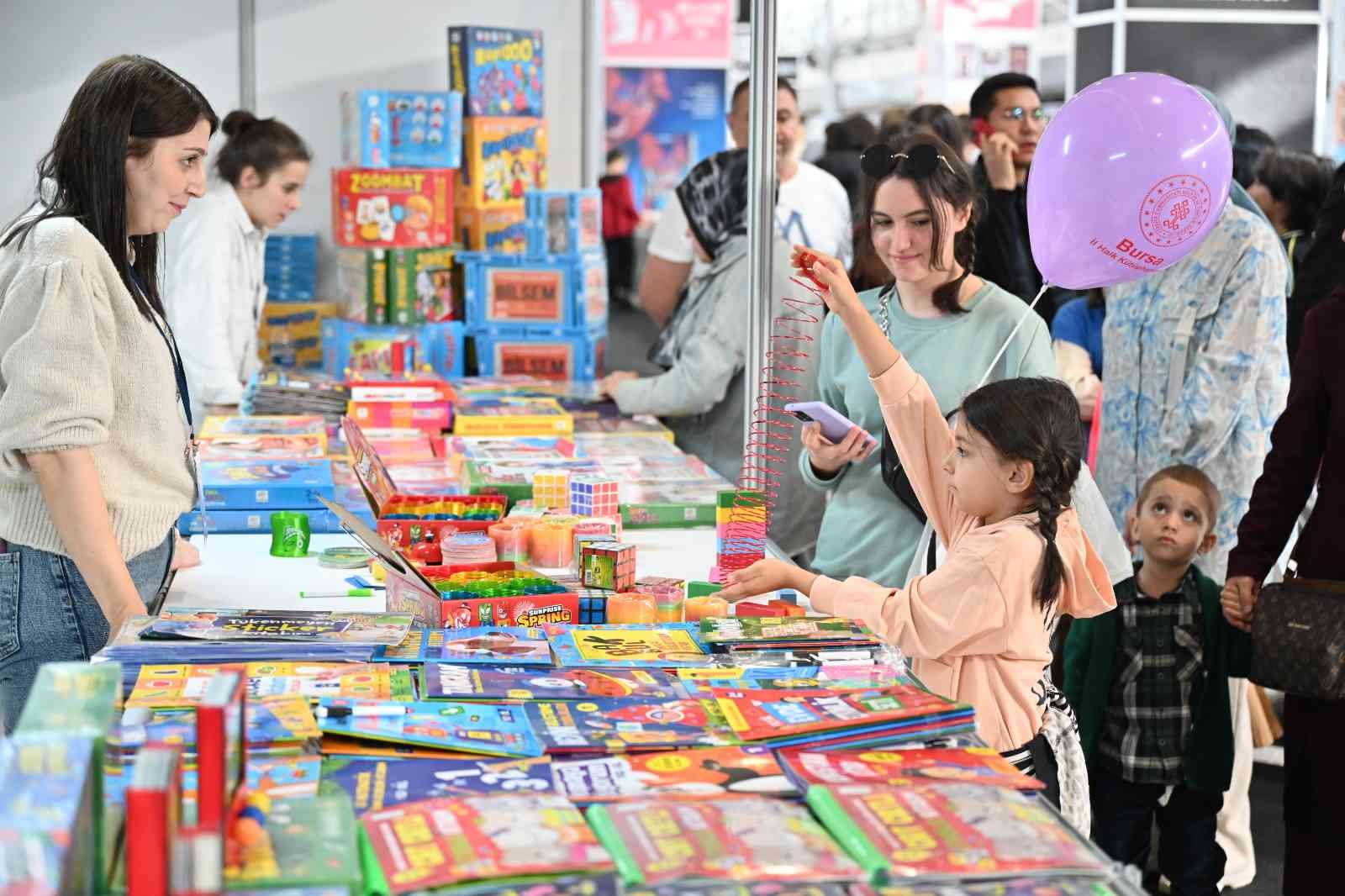 kitap soleni coskuyla basladi 8eb3105