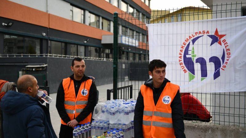 Mustafakemalpaşa Belediyesi KPSS’ye girenlerin heyecanına ortak oldu Mustafakemalpaşa Belediyesi, Ortaöğretim Kamu Personeli Seçme Sınavı’na giren adayların en
