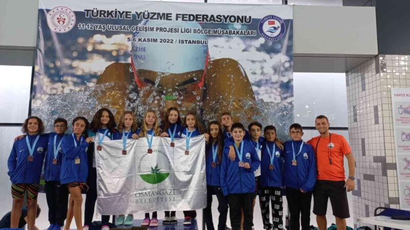 Osmangazili kulaçlar barajı geçti Osmangazi Belediyespor Yüzme Takımı sporcuları, İstanbul’da düzenlenen 11-12 Yaş Ulusal