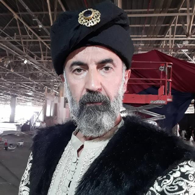 Ünlü oyuncunun kızı ve eski eşi bombalı saldırıda hayatını kaybetti! Paylaşımı yürek yaktı