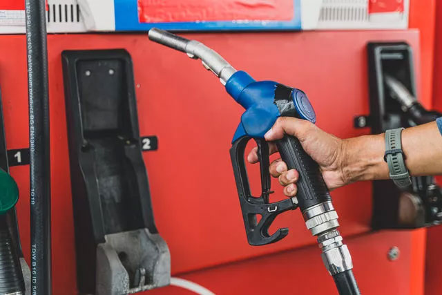 Benzin ve motorine ‘Çin’ indirimi yolda!