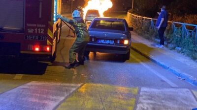Bursa’da seyir halindeki otomobil alev alev yandı