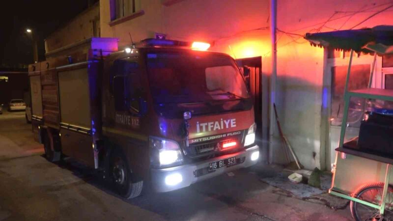 Bursa'nın merkez Osmangazi ilçesinde, kaldığı evde çıkan yangında ağır yaralanan