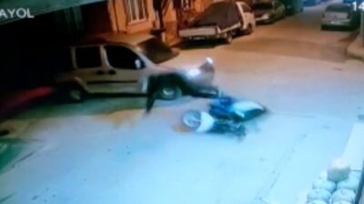 Bursa’da sürücünün çarptığı bisikletliyi bırakıp kaçtığı anlar kamerada