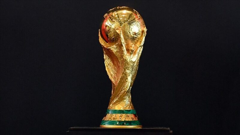 İlk kez 24 takımın katıldığı 1982 FIFA Dünya Kupası'na ev