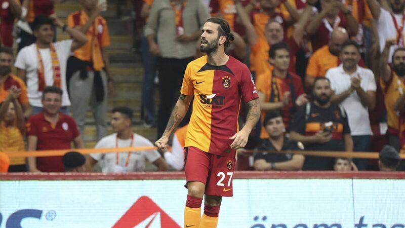 Antrenmanda sakatlanan Galatasaray'ın Portekizli futbolcusu Sergio Oliveira'nın ayak bileği yan