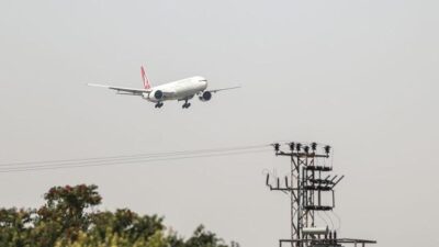 Su şakası uçağa acil iniş yaptırdı