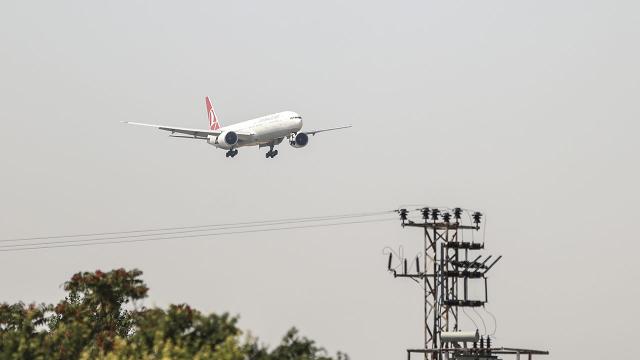 Su şakası uçağa acil iniş yaptırdı