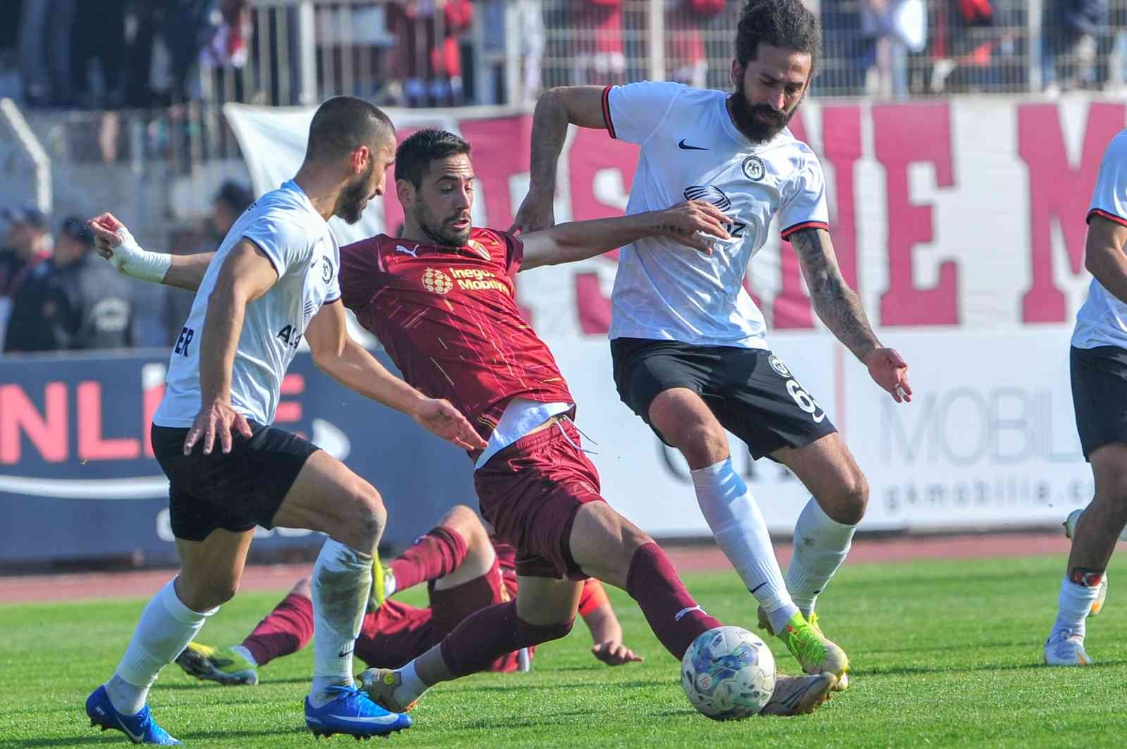 İnegölspor taraftarı o firmayı topa tuttu! İşte sebebi…