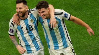 Katar’da Arjantin finalde! Messi tarihe geçti…