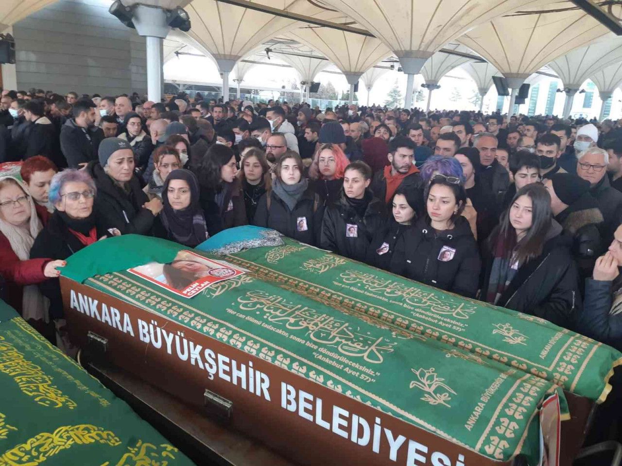 Eski kocası tarafından öldürülen Pelin toprağa verildi