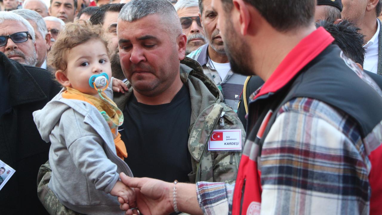 Şehit binbaşıya son görev: ‘Baban melek oldu’ Şehit binbaşıya son görev: ‘Baban melek oldu’